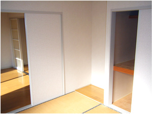 和室と収納を撮影しました。収納たっぷりです。